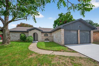 7635 Dawnridge Dr in Houston, TX - Building Photo - Building Photo