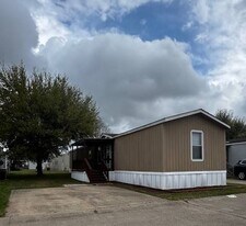 2300 Ward Bend Rd in Sealy, TX - Building Photo