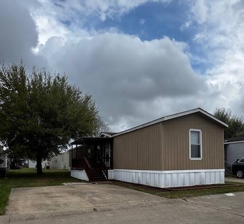 2300 Ward Bend Rd in Sealy, TX - Building Photo