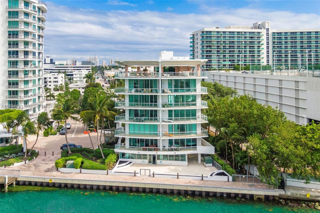 1470 16th St in Miami Beach, FL - Building Photo