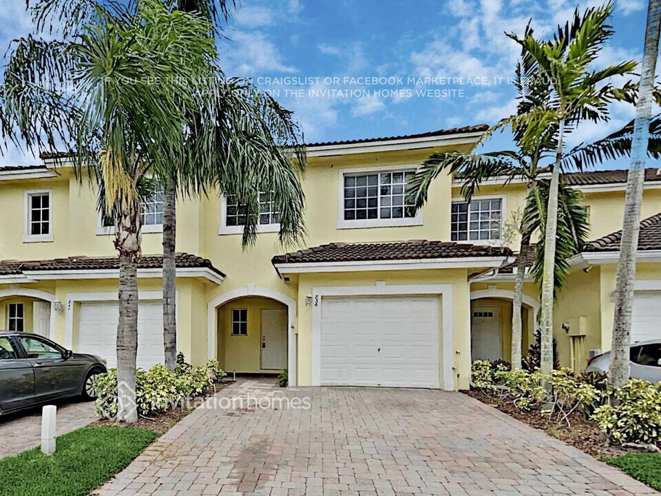 836 Imperial Lake Rd in West Palm Beach, FL - Foto de edificio