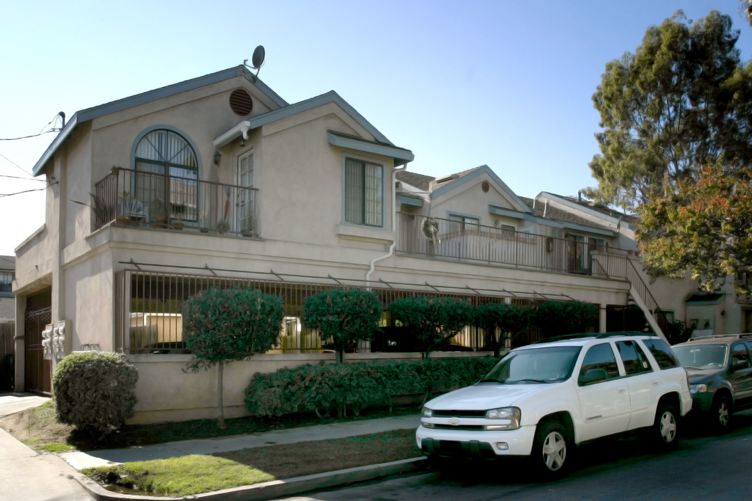 1088 Grand Ave in Long Beach, CA - Building Photo