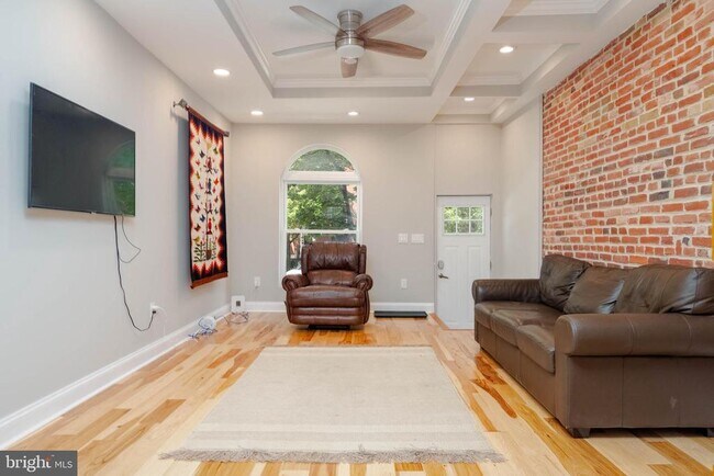 527 S Lakewood Ave in Baltimore, MD - Building Photo - Building Photo