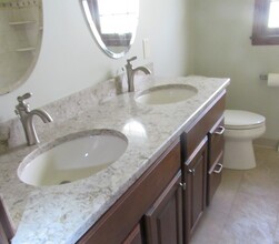 12706 N Maplecrest Ln in Mequon, WI - Building Photo - Building Photo