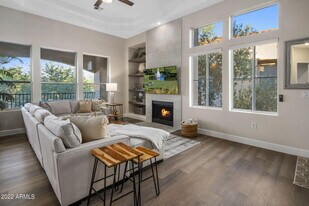 8245 E Bell Rd in Scottsdale, AZ - Building Photo