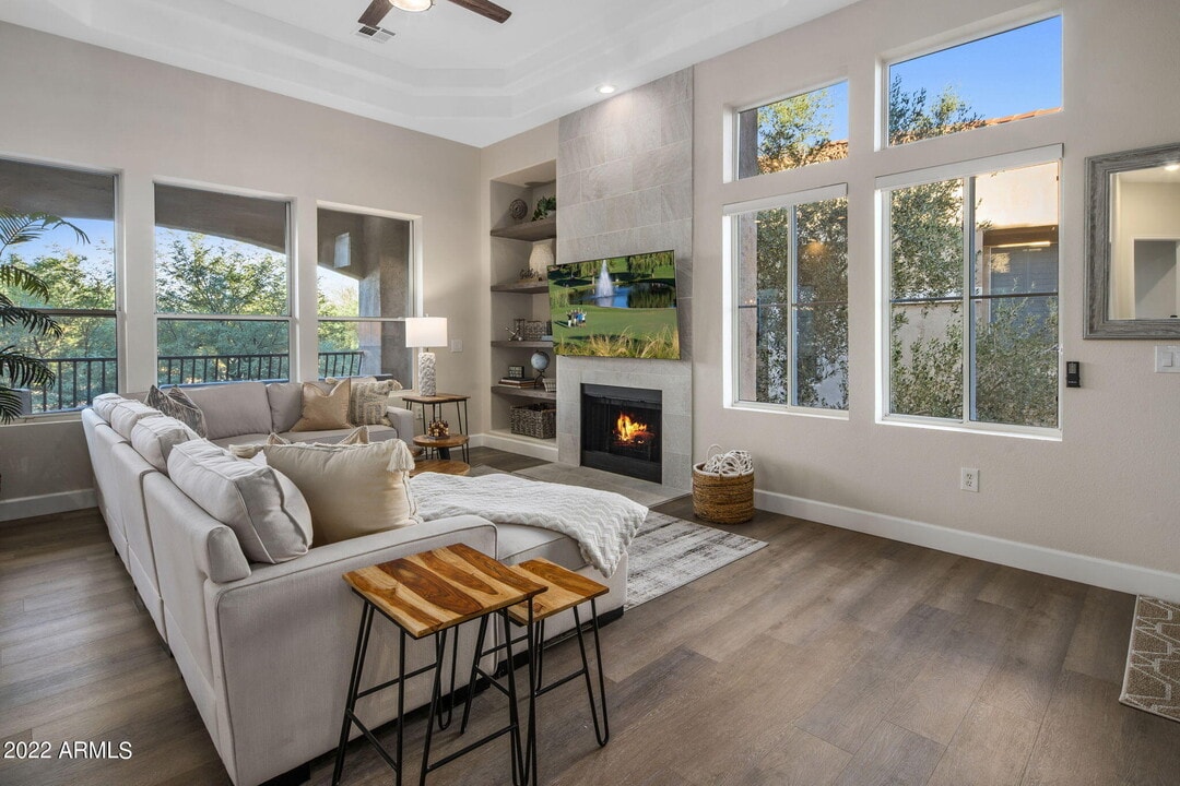 8245 E Bell Rd in Scottsdale, AZ - Building Photo