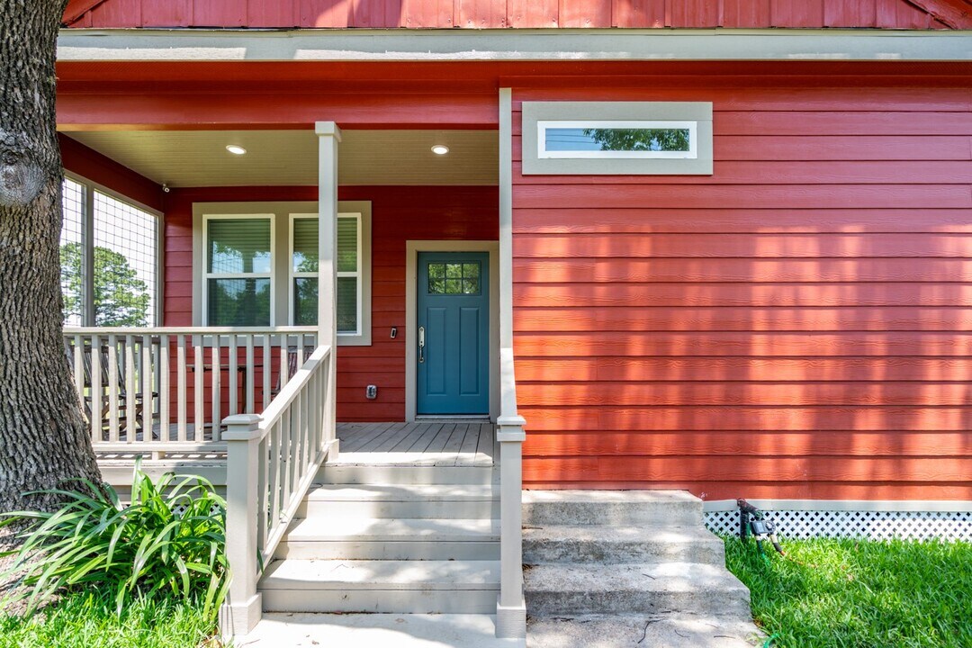 2311 Lee St in Houston, TX - Building Photo