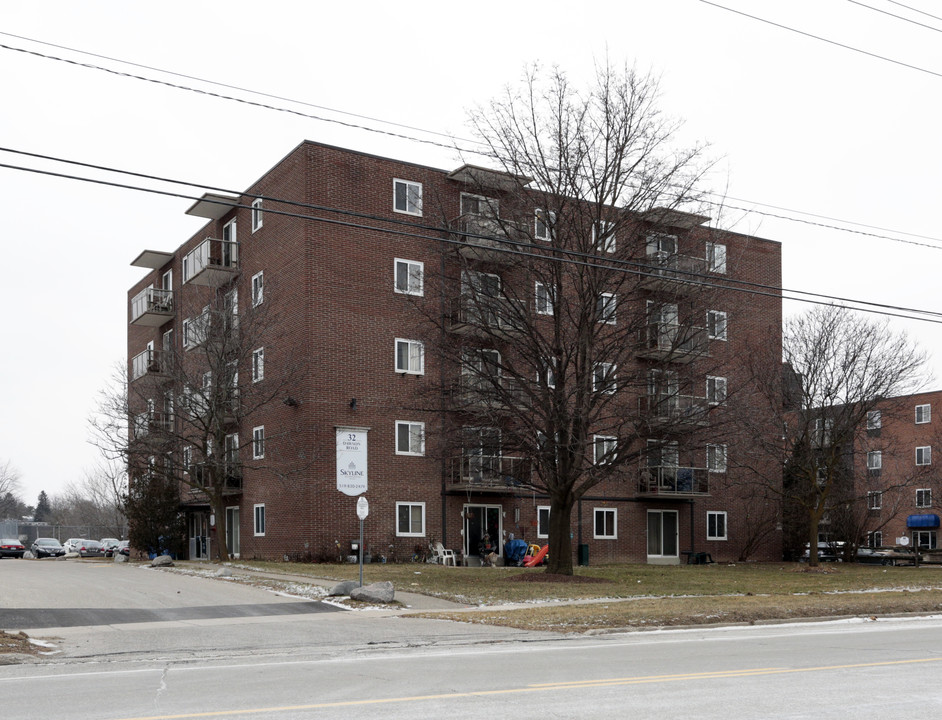 Dawson Road Apartments in Guelph, ON - Building Photo