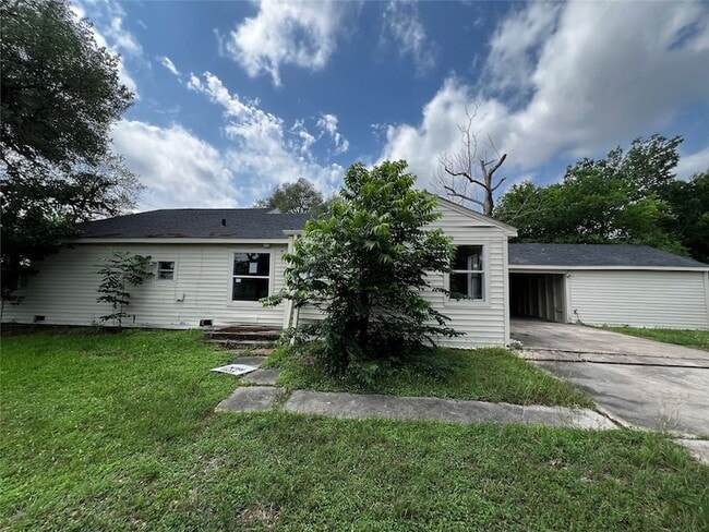 property at 1805 E North St