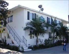 10878 Venice Blvd in Culver City, CA - Foto de edificio - Building Photo