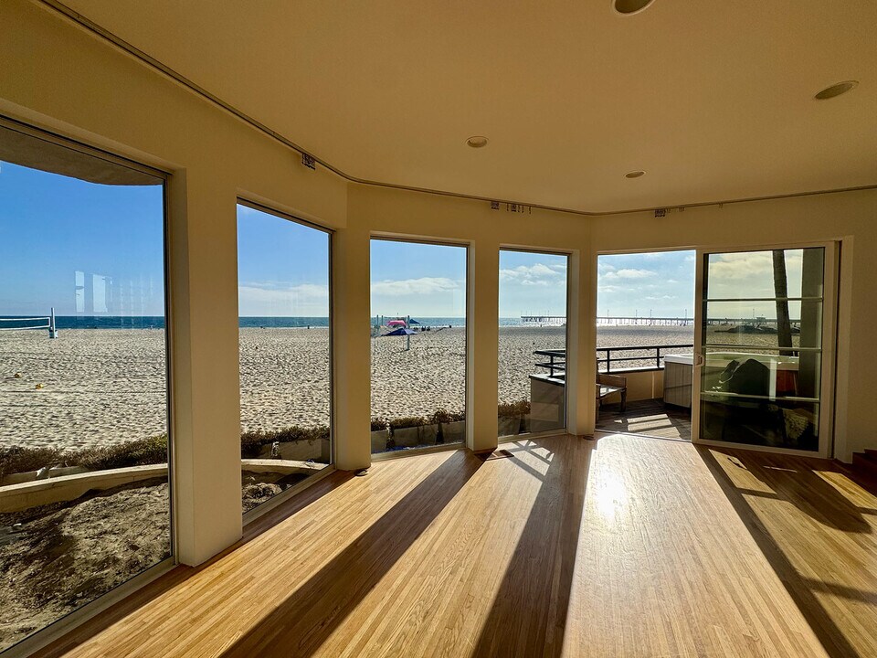 3505 Ocean Front Walk, Unit 3505 in Marina Del Rey, CA - Building Photo