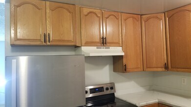 3937 Soranno Ave, Unit Soranno Ave Unit D (upstairs unit) in Bakersfield, CA - Building Photo - Building Photo