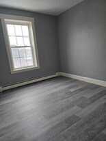 186 Central St, Unit Apt 2 in Winchendon, MA - Building Photo