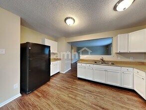 8325 Weathervane Cir in Indianapolis, IN - Foto de edificio - Building Photo