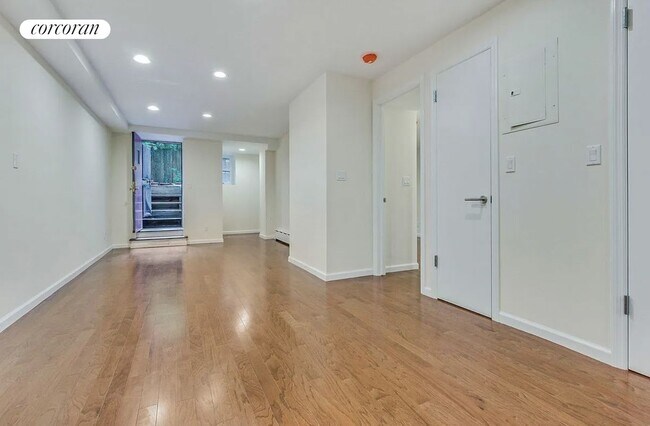 331 E 89th St in New York, NY - Building Photo - Building Photo