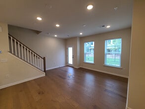 622 Sadie Cir in New Brunswick, NJ - Foto de edificio - Building Photo