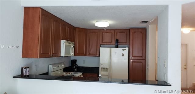 7330 NW 174th Terrace-Unit -102 in Hialeah, FL - Foto de edificio - Building Photo