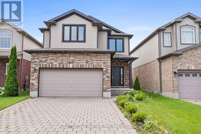 689 SPRINGWOOD Crescent