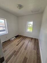 509 W Pleasant St in Knoxville, IA - Foto de edificio - Building Photo