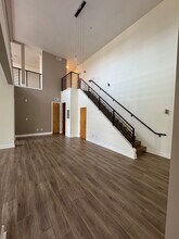 575 Elm Ave, Unit 20 PH in Long Beach, CA - Foto de edificio - Building Photo