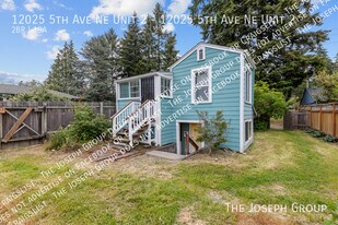 12025 5th Ave NE in Seattle, WA - Building Photo