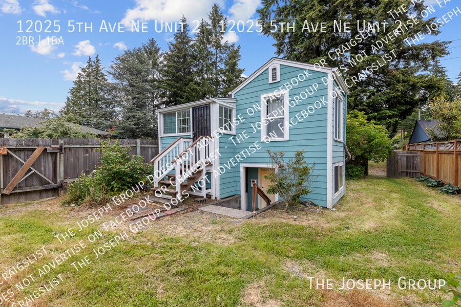 12025 5th Ave NE in Seattle, WA - Building Photo
