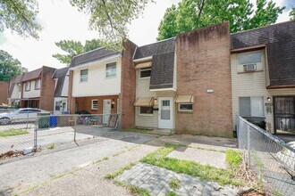 1207 Bunsen Ct in Norfolk, VA - Building Photo - Building Photo