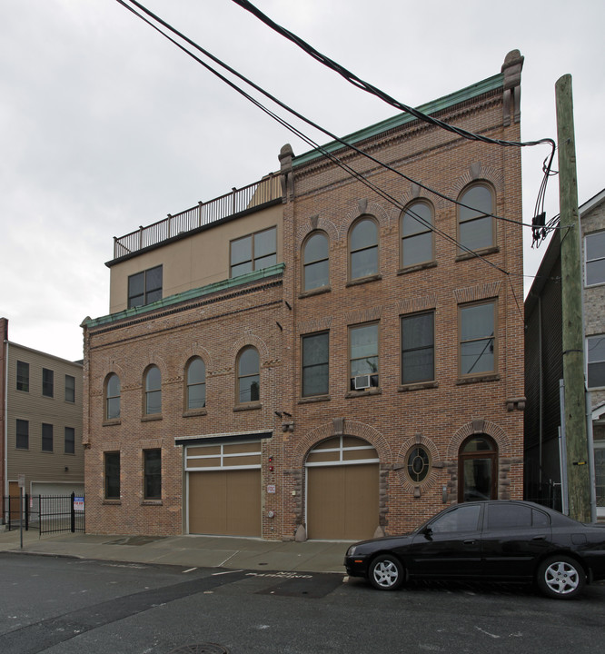 19 Winfield Ave in Jersey City, NJ - Building Photo