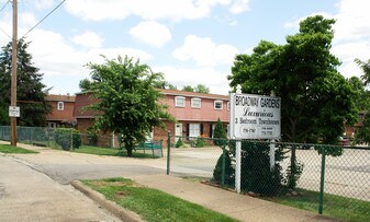 Broadway Gardens (Patriot Meadows) in Nitro, WV - Building Photo