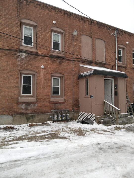 122 Dewey avenue in Pittsfield, MA - Building Photo