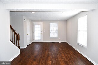 1648 Fieldthorn Dr in Reston, VA - Building Photo - Building Photo