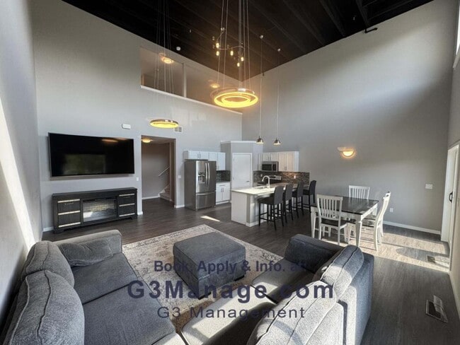 property at 293 N 2nd St