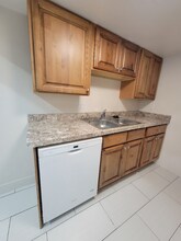 170 W Foxbridge Dr in Midvale, UT - Foto de edificio - Building Photo