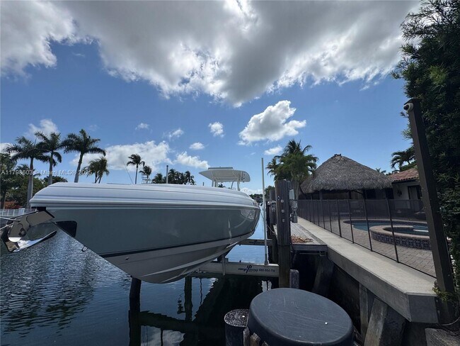 2075 Ixora Rd in North Miami, FL - Building Photo - Building Photo