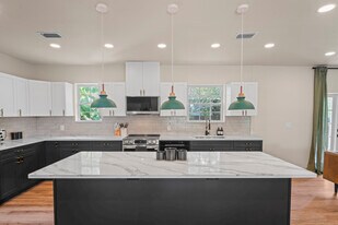 650 37th Ave NE in St. Petersburg, FL - Building Photo