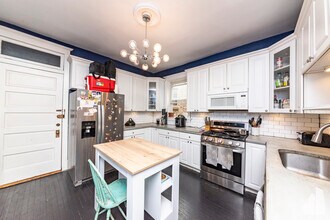 842 W Waveland Ave, Unit 2 in Chicago, IL - Foto de edificio - Building Photo