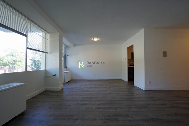846 Massachusetts Ave in Arlington, MA - Building Photo - Building Photo
