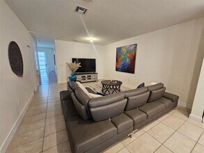 15816 NW 91st Ave in Miami Lakes, FL - Building Photo - Building Photo