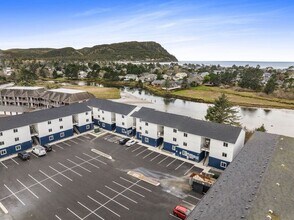 916 S Holladay Dr in Seaside, OR - Building Photo - Building Photo