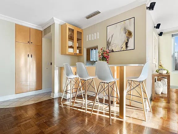 201 E 62nd St in New York, NY - Building Photo - Building Photo