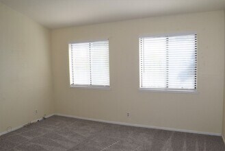 4712 Story Way in Elk Grove, CA - Building Photo - Building Photo