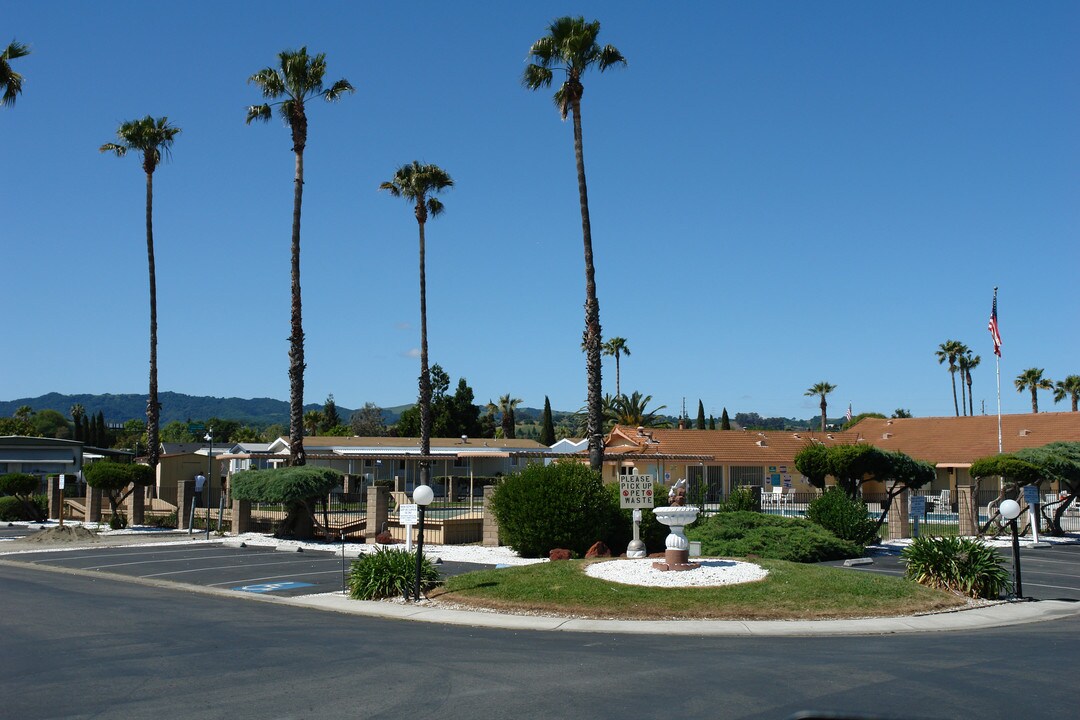 Sun Valley Village in Martinez, CA - Foto de edificio