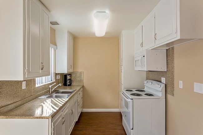 7240 Bright Avenue - The Villas at Uptown in Whittier, CA - Building Photo - Building Photo