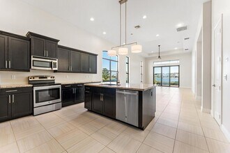 241 SE Fascino Cir, Unit 3242B in Port St. Lucie, FL - Building Photo - Building Photo