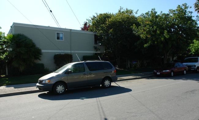 10192-10194 Beardon Dr in Cupertino, CA - Building Photo - Building Photo