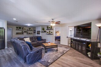 2342 Viewcrest Rd in Henderson, NV - Building Photo - Building Photo