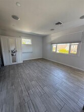 70 Round Hl Dr in Yonkers, NY - Building Photo - Building Photo