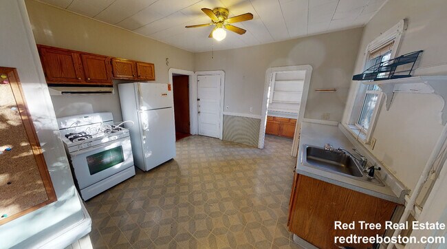 296 Highland Ave, Unit 1 in Somerville, MA - Building Photo - Building Photo