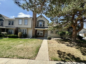 9616 W Chatfield Ave in Littleton, CO - Foto de edificio - Building Photo