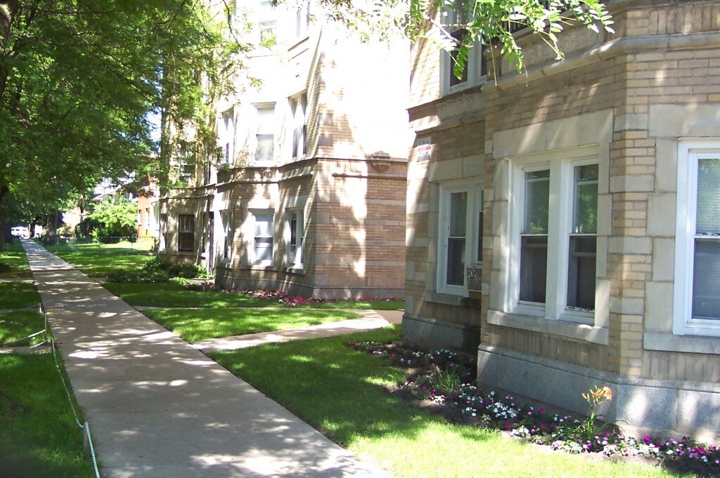 Farwell Arms in Chicago, IL - Building Photo